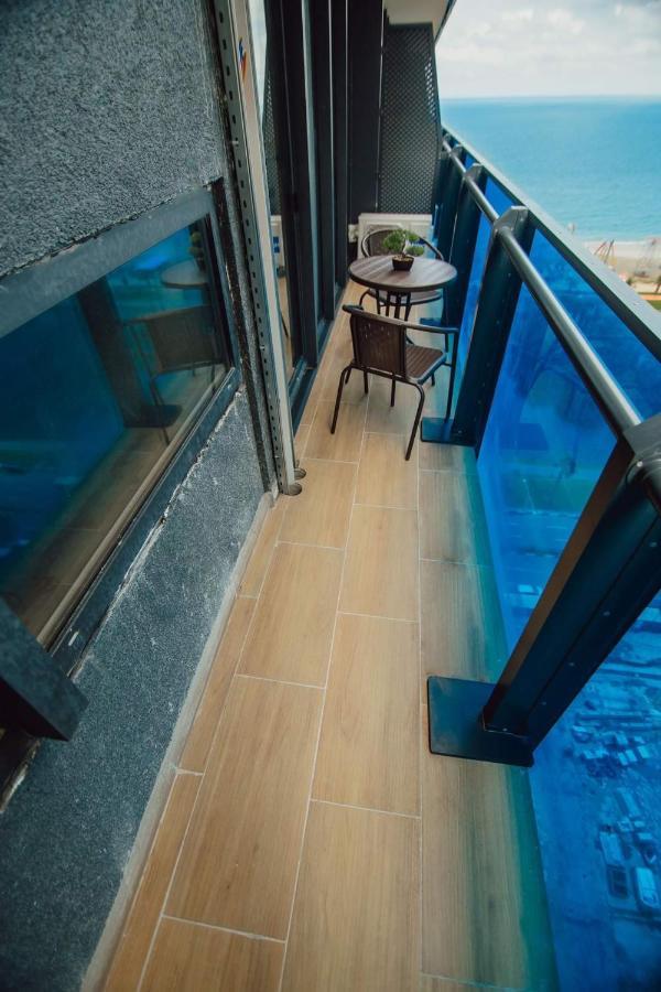 Nuage - 1St Line Sea View Apartments バトゥーミ エクステリア 写真