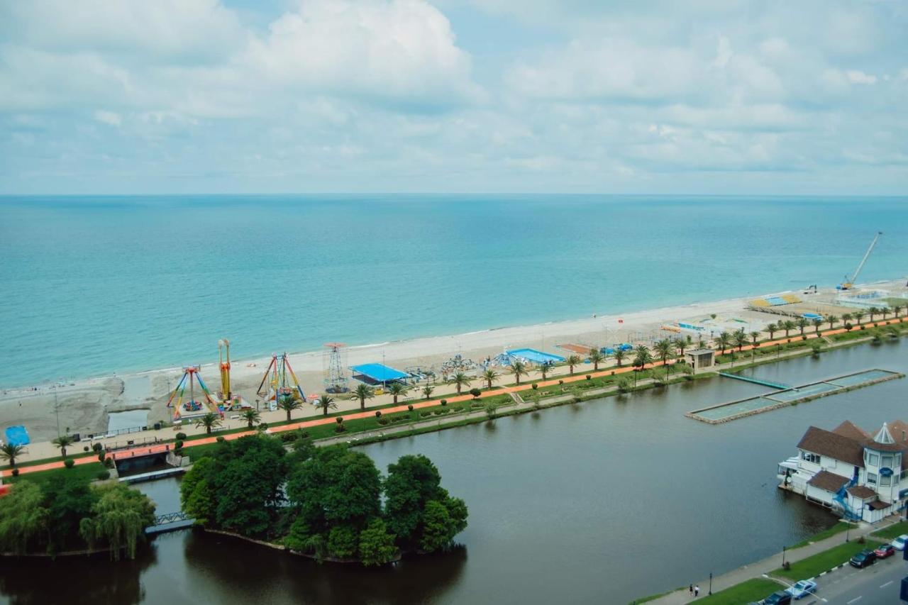 Nuage - 1St Line Sea View Apartments バトゥーミ エクステリア 写真